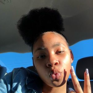 Meet your Posher, Cierra